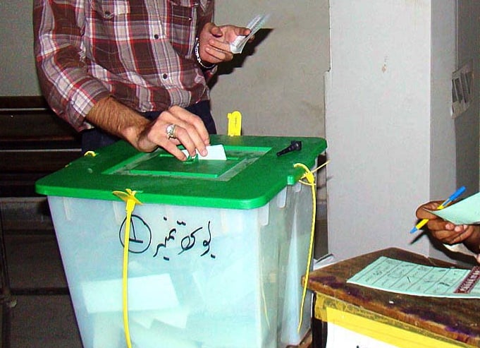547368 multanpollingstationapp 1368244929 PTI-backed Independents Lead in National Assembly Seats