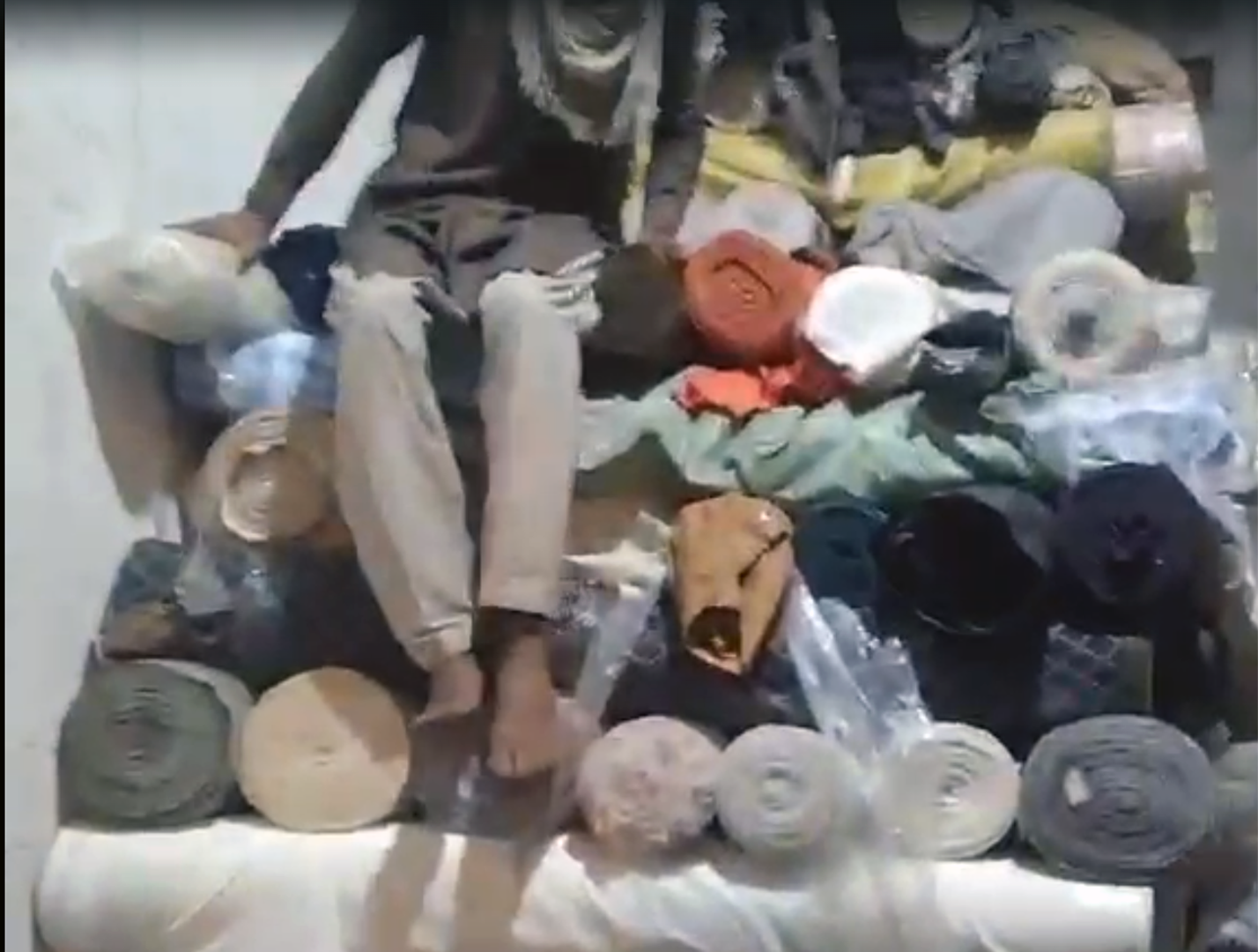 i i Directorate of Intelligence and Investigation-Customs Seizes Huge Quantity of Smuggled Foreign Origin Fabric in Lahore