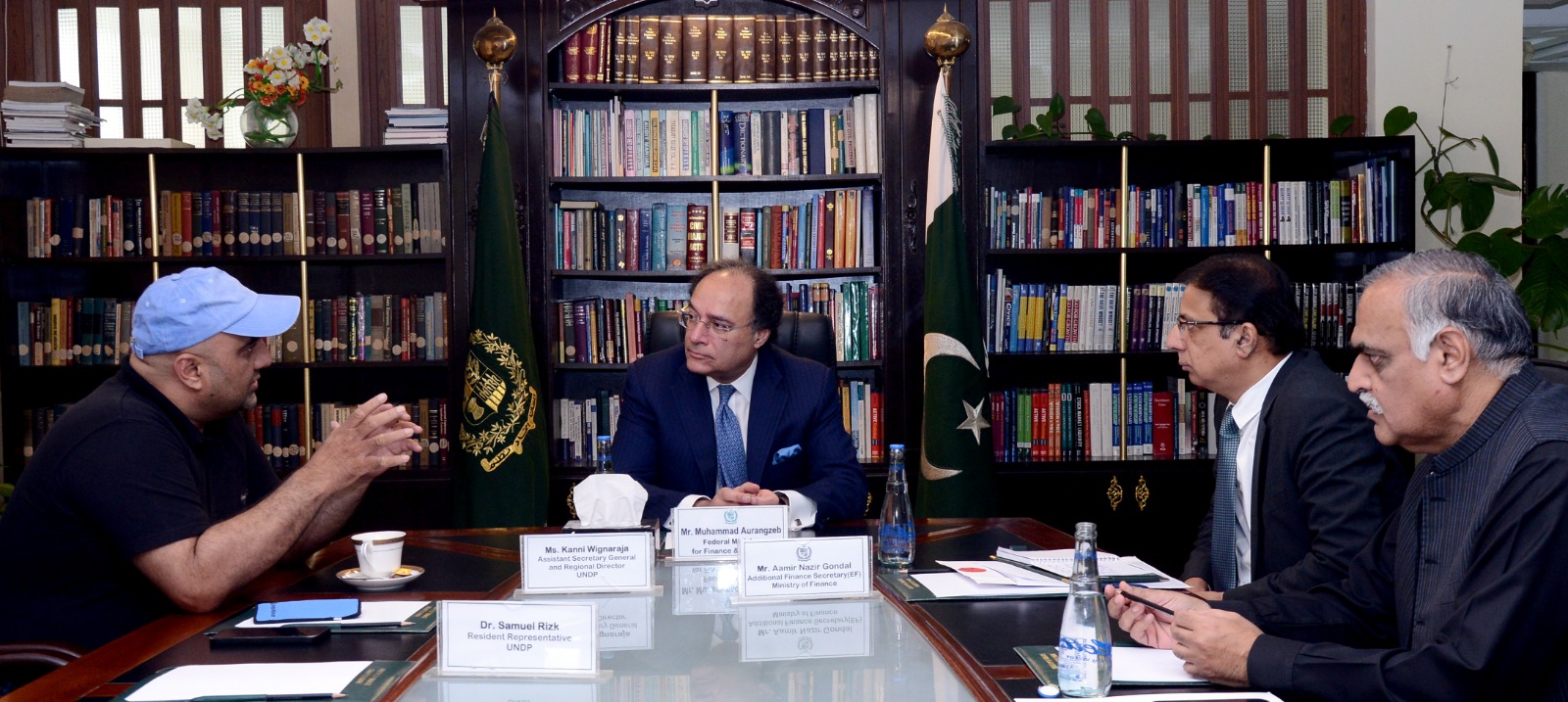 WhatsApp Image 2024 04 24 at 11.10.32 AM Federal Minister for Finance & Revenue Engages in Productive Meeting with Chairman of All Pakistan Anjuman-e-Tajran