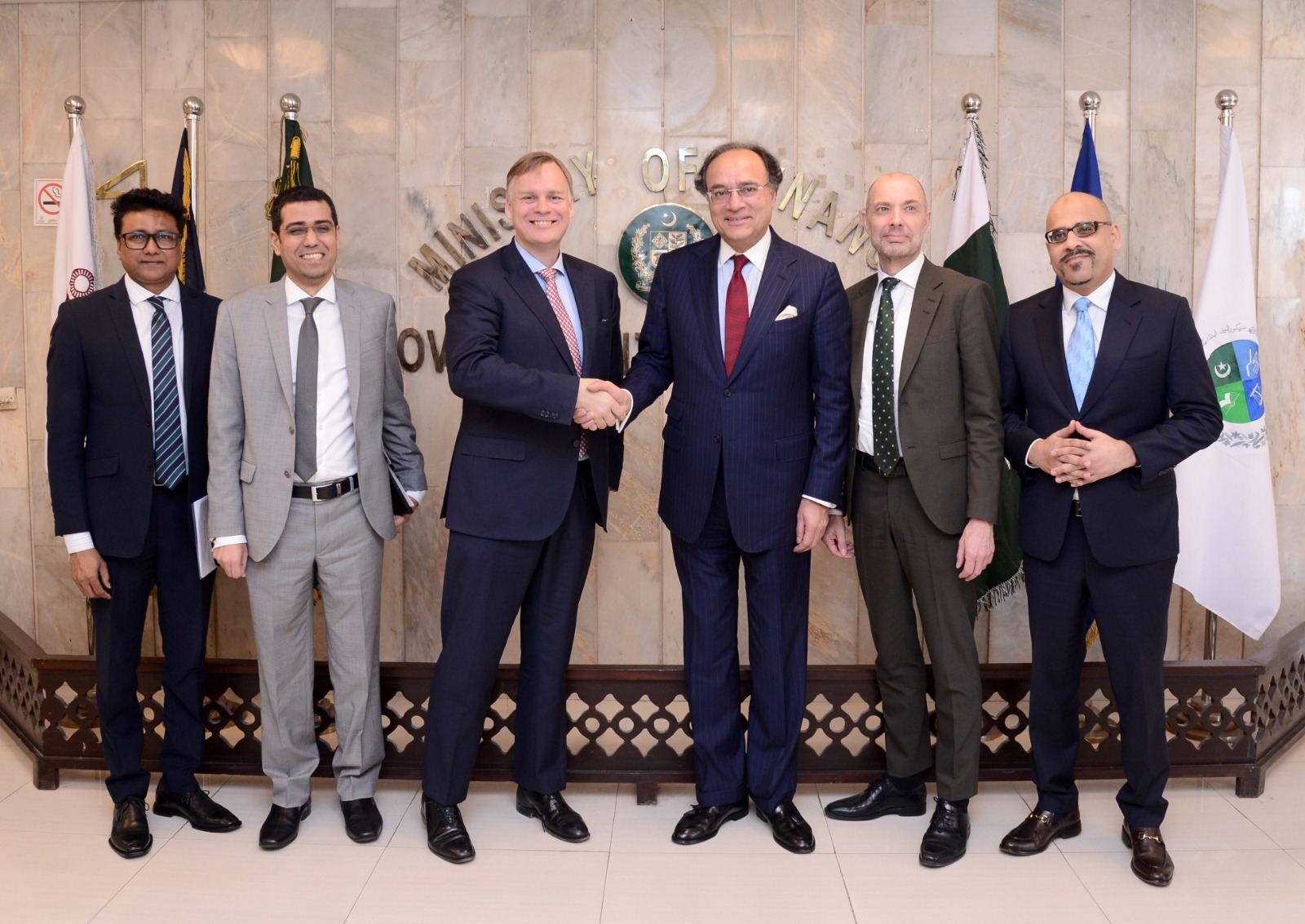 Finance Minister Meets APM Terminals to Boost Maritime Operations: Economic Collaboration Ahead